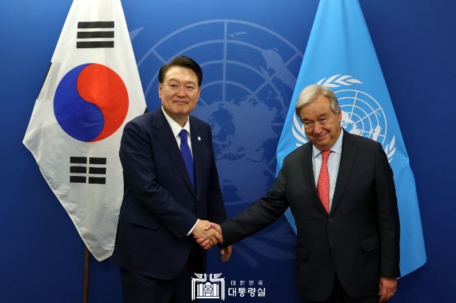 9월 19일 윤석열 대통령은 안토니우 구테흐스 유엔 사무총장과 접견을 가졌다.