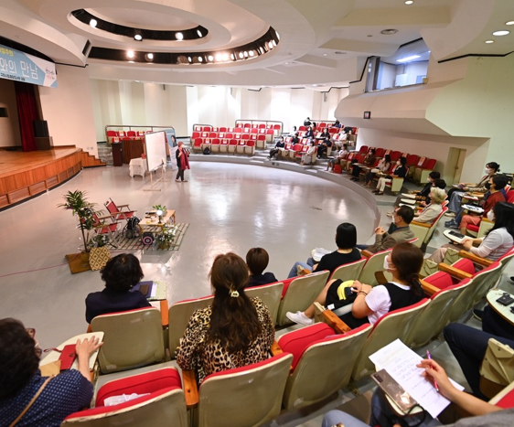 정희진 작가와의 만남 개최