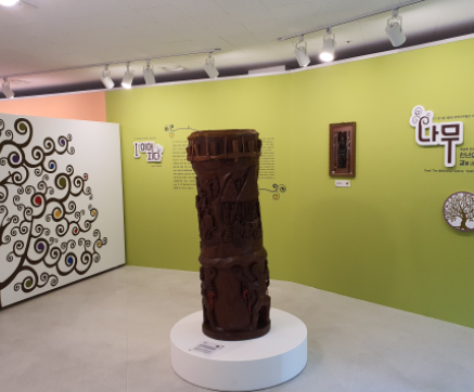 음성군 반기문 평화기념관, '목공예전(展)-나무! 천년의 결, 곁을 내어주다!'