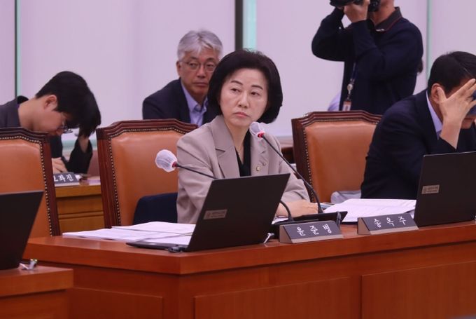 지난달 24일 송옥주 의원이 국회 농림축산식품해양수산위원회 예결소위에서 추경예산을 심사하고 농어민 산불피해대책을 촉구했다.