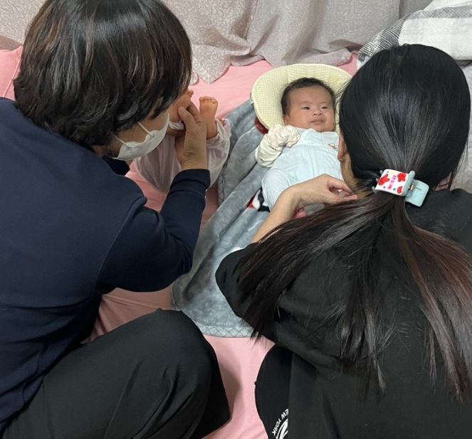 생애 초기 건강관리사업 가정방문 모습