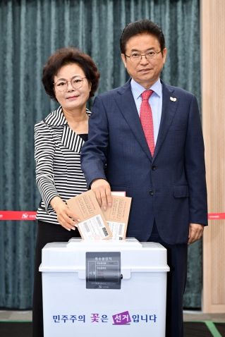 이철우 도지사 내외 사전투표