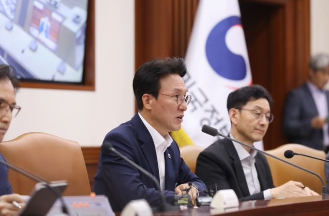 김민석 국무총리가 10일 세종대로 정부서울청사에서 열린 국정현안관계장관회의를 주재, 모두발언을 하고 있다.(국무조정실)