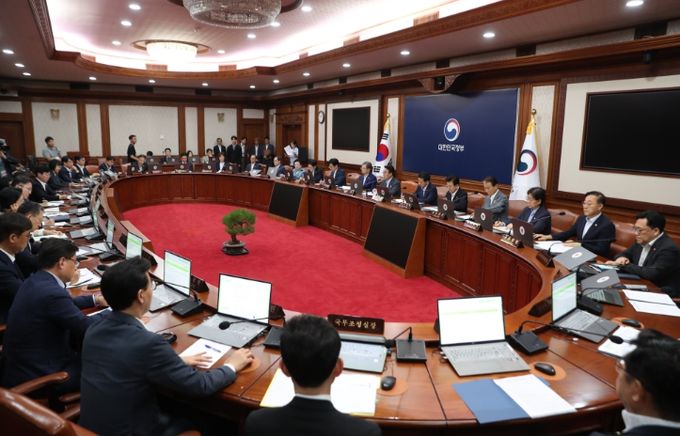 김민석 국무총리가 5일 세종대로 정부서울청사에서 열린 국무회의를 주재, 모두발언을 하고 있다.(국무조정실<br>
)