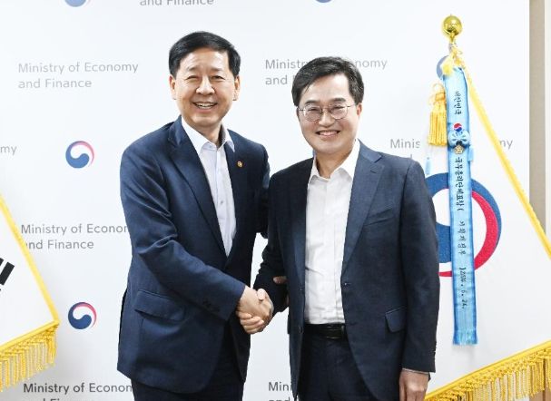 7일 오후 정부서울청사 경제부총리실에서 김동연 경기도지사가 구윤철 경제부총리와 면담을 했다.