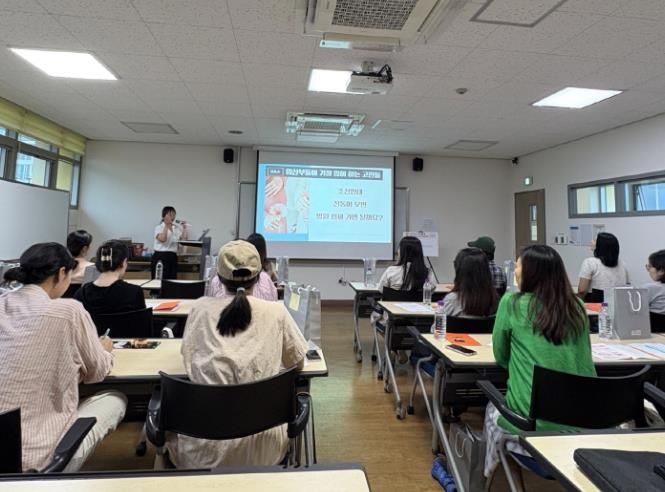 대구 수성구보건소는 행복한 임신과 건강한 출산을 지원하기 위해 임산부와 배우자를 대상으로 2025년 하반기 출산 준비 교실을 운영한다.