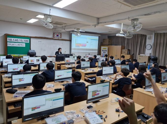 ‘찾아가는 중등 코딩교실’개시