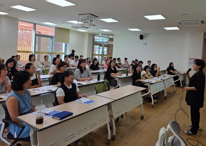 ‘성격유형(MBTI)으로 알아보는 보호자-자녀 공감 대화법’ 교육