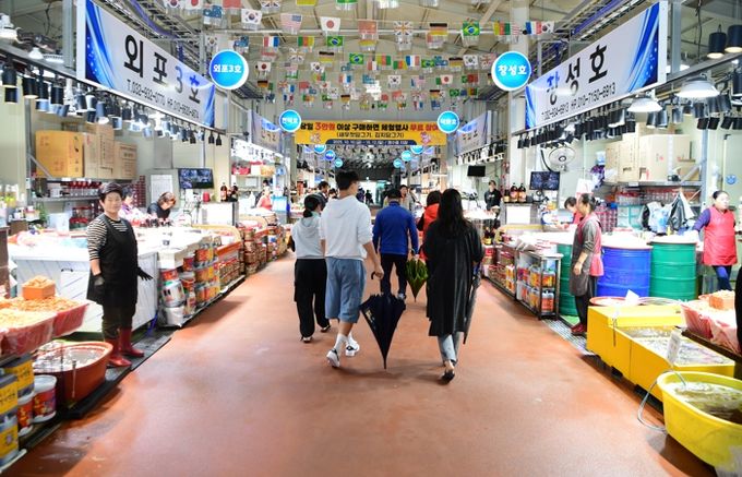 강화군, 가을바다 물들인 ‘강화도 새우젓 축제’ 뜨거운 열기 가득