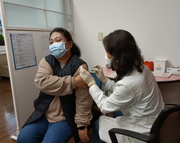 65세 이상 어르신 ‘코로나19 무료예방접종’ 실시