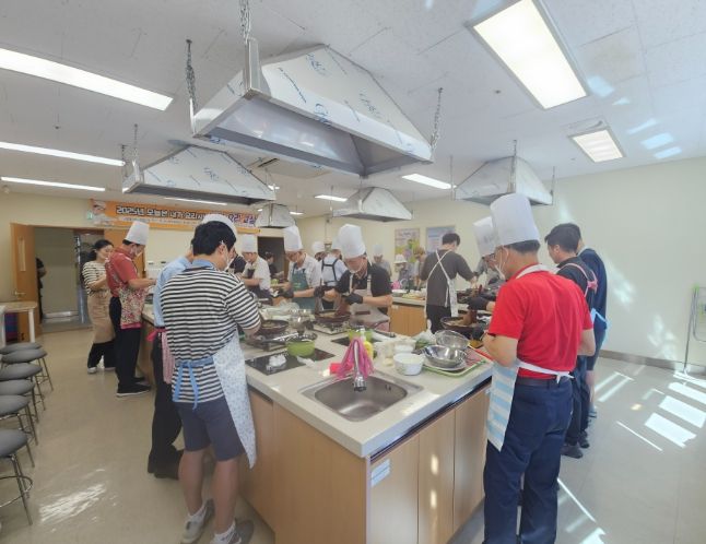 9월부터 10월까지 진행한 ‘오늘은 내가 요리사, 남자 요리교실