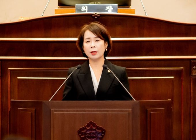 남양주시의회 315회 임시회 1차 본회의에서 정현미 의원이 ‘상급종합병원 유치계획’에 대해 시정질문 하고 있다.