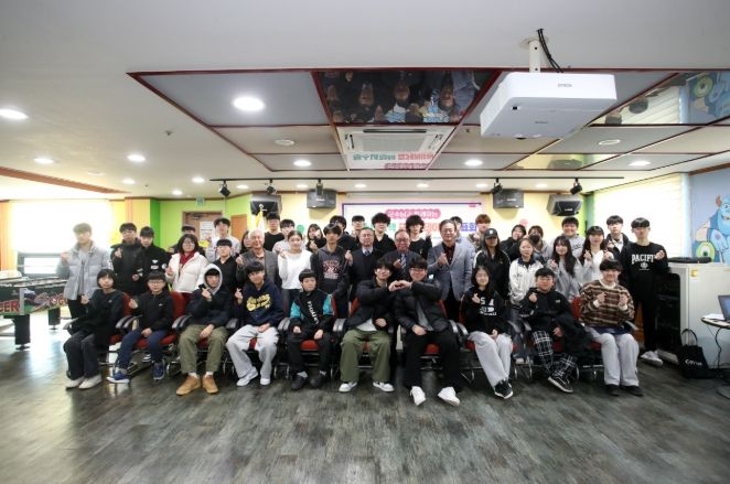 홍천군수와 함께하는 청소년 정책제안 프레젠테이션 발표회