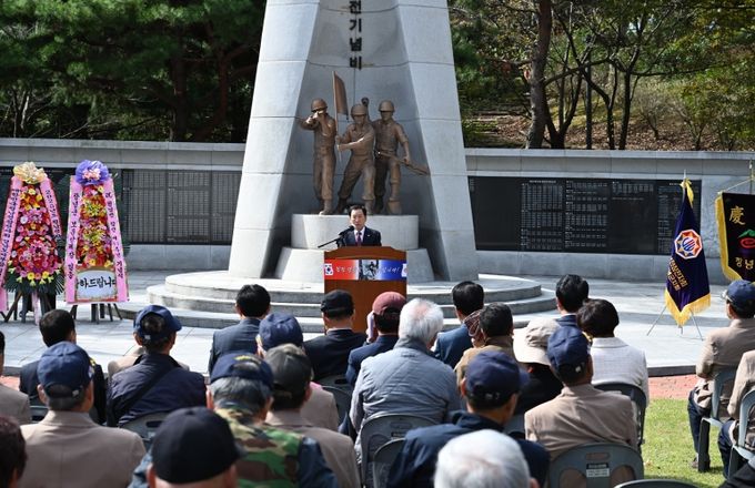 성낙인 창녕군수가 월남전참전 제61주년 기념식을 진행 중이다.