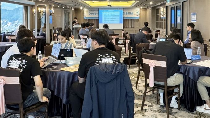 경상국립대학교(GNU) 창업중심대학사업단과 경남진주강소특구지원센터는 10월 20~21일 진주 동방호텔에서 ‘2025 딥(Deep) 솔루션 랩(Lab)’을 성공적으로 개최했다.