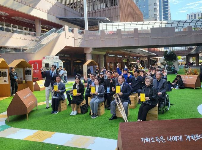 경기도의회 박재용 의원, '기회의 창 너머, 장애인 기회소득 특별 전시회' 참석