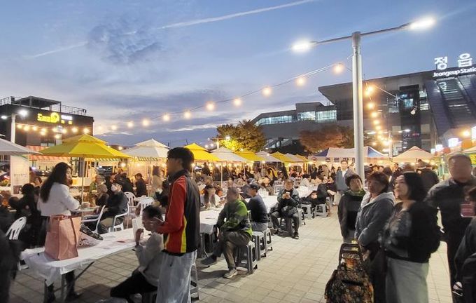 정읍역 광장 ‘북적’…‘똑똑한 달빛장터·슈퍼푸드 페스티벌’ 3·4회차 성료