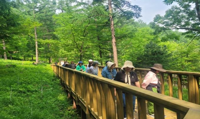 국립횡성숲체원, 장기요양 종사자 산림치유캠프로 ‘돌봄 회복’ 추진