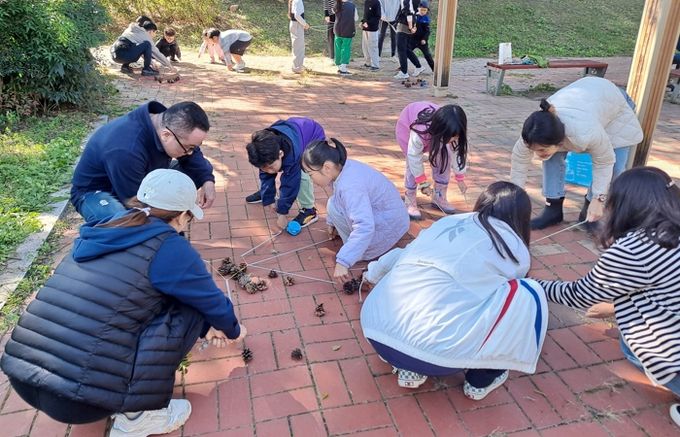 창원시가족센터, 가족 숲 체험 프로그램 성료