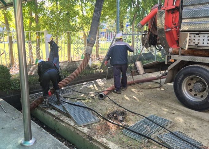 학교 배수로 청소