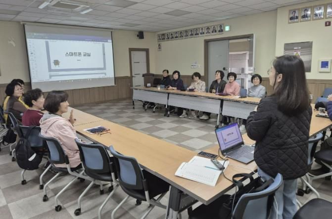 수원시 장안구 조원1동, 시니어 스마트폰 활용 특성화 프로그램 개강