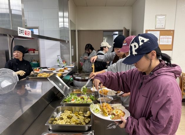 진안장학숙, 전문 셰프와 함께하는 ‘특별 석식’ 제공
