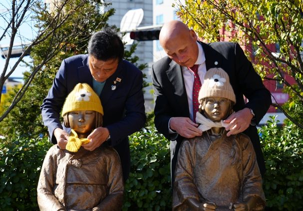 성북구·글렌데일시 우호 10년, 평화의 소녀상서 화합 다짐