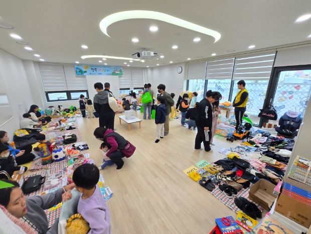 공동육아나눔터 돌봄품앗이 가족, ‘행복 나눔 장터’ 운영