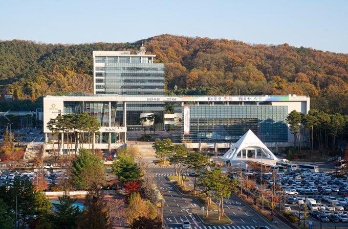 1. 천안시청 전경.