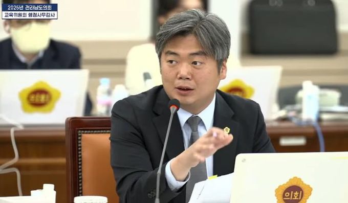 행정사무감사 중인 박원종 전남도의원