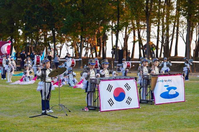 지난 7일 웅천친수공원에서 ‘제25회 여수마칭페스티벌’이 약 3,000명의 시민과 관광객이 참여한 가운데 성황리에 개최됐다.