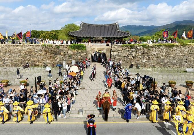 제12회 서산 관광사진 공모전에서 금상을 수상한 ‘병마절도사 부임’