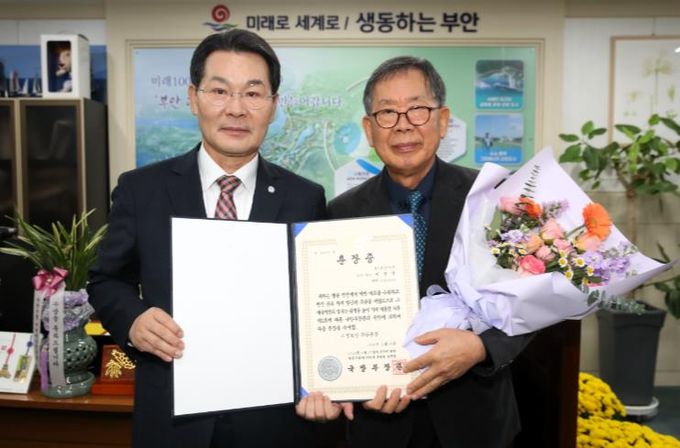 부안군, 74년만에 故 이만석 대위 유족에게 무공훈장 전수