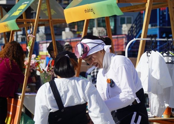 거제시 장승포 수변공원에서 열린‘호호피크닉’성황리 종료 지역상권과 로컬푸드를 잇는‘소풍같은 행사’로 호응