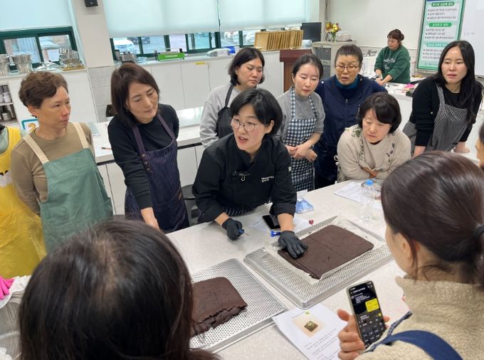 계룡시는 농업기술센터에서 건강하고 맛있는 ‘비건요리’ 과정 교육을 총 5회에 걸쳐 성공적으로 마무리했다.