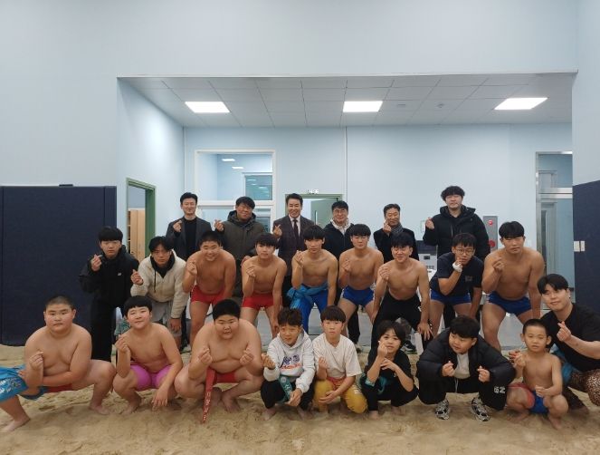 태안교육지원청, 동계훈련 중인 씨름부 찾아 격려