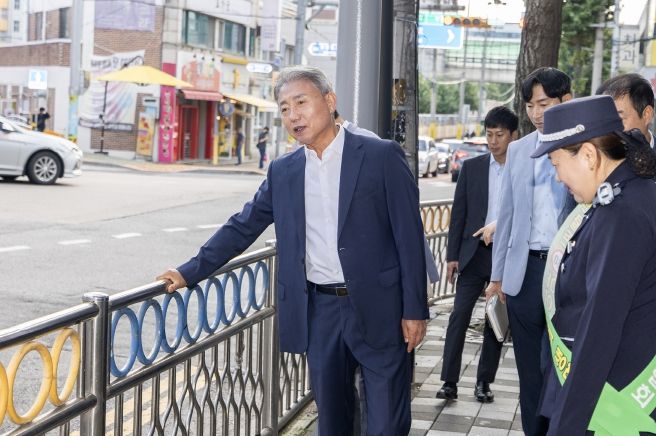 윤환 구청장, 어린이 통학로 안전 확보를 위한 현장 확인