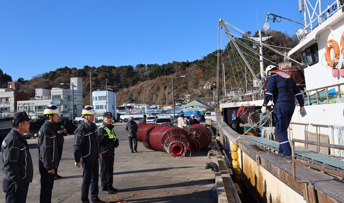 울진해경, 동절기 원거리 조업선 집중 관리… ‘주간 종합 안전대응’ 총력