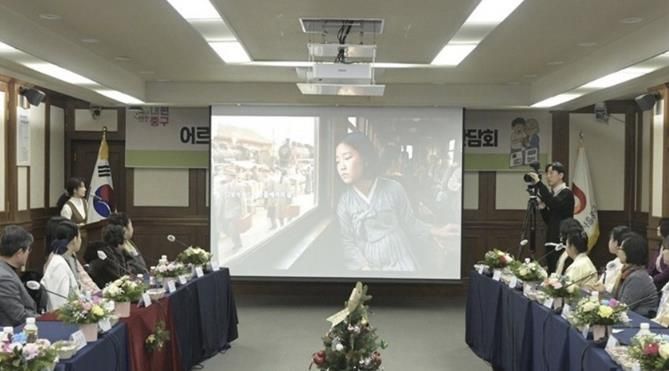 어르신 AI 추억 영상 발표회 사진