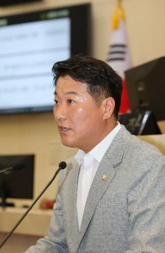 양윤제예결특위 위원장 (2025.9.5.제325회 임시회 제1차 본회의 당시 예결특위 위원장 선출 소감 발언 장면)