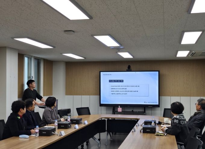 포항시는 지난 12일 한동대학교 산학협력관에서 2025년도 탄소중립 지원센터 하반기 운영위원회를 개최했다.