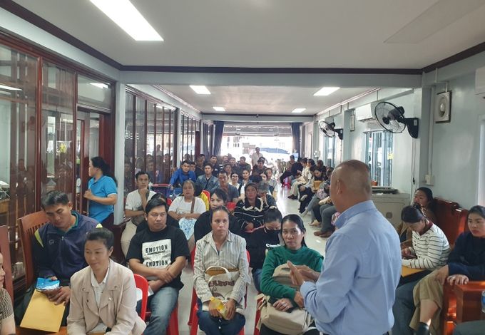 지난 8일, 군 및 정산농협 관계자가 우수 인력 선발을 위한 라오스 현지 면접을 진행하고 있다.