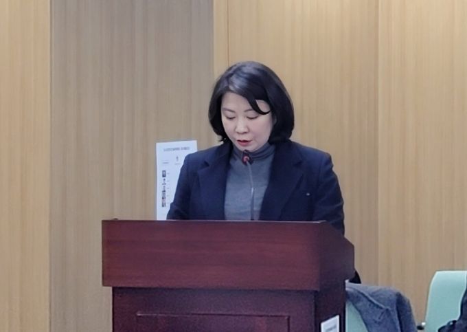 이은림 의원(도봉4·국민의힘)이 제333회 정례회 제7차 도시안전건설위원회에서 '상도교 동부간선도로 성수 방면 진입로 설치 요청에 관한 청원'에 대해 제안설명을 하고 있다.