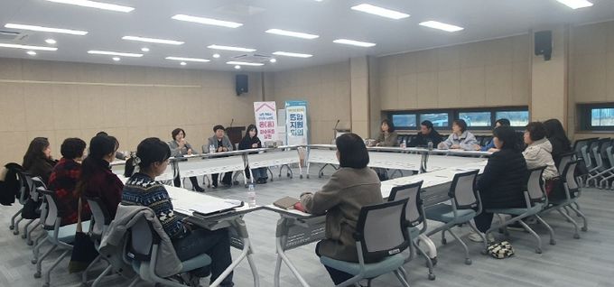 통합지원회의 회의하는 모습