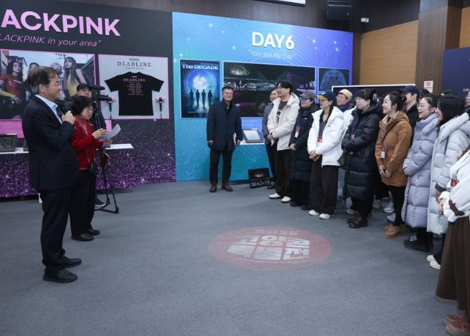 ‘고양콘 특별전’에서 이동환 시장의 인사말을 듣고 있는 중부대학교 학생들