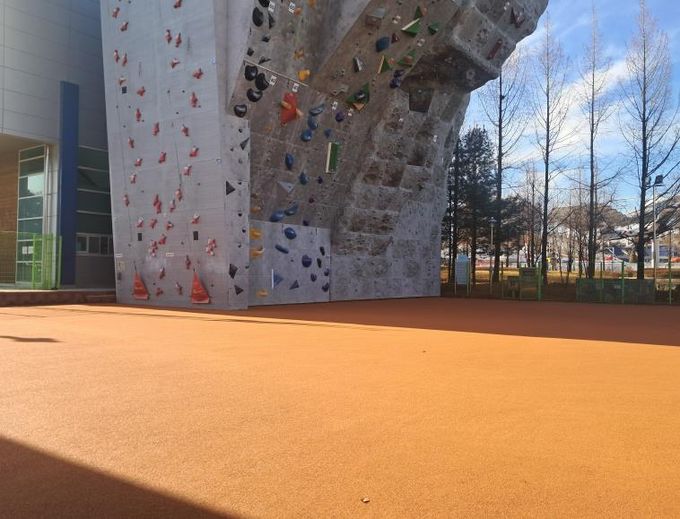 인공암벽장 전경