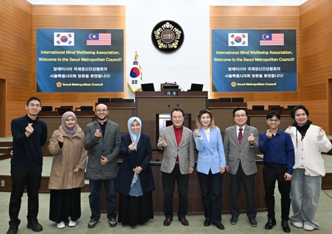 말레이시아 국제정신건강협회 등 시의회 예방(우측에서 4번째 아이수루 의원)