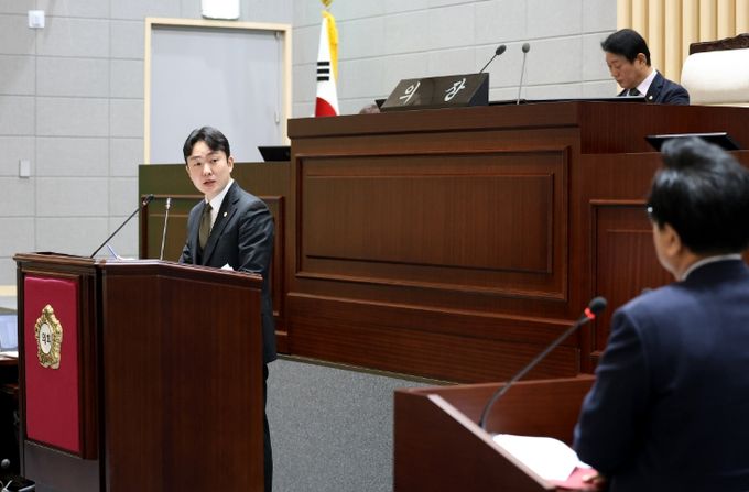 노성철의원 동작스타 예산낭비 10억 동작구청장 구정질의 지적