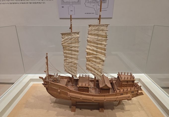 기증 대상 - 고대의 배 모형(쌍범 당도리선)