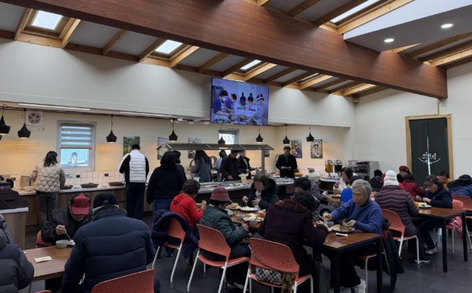 주암댐노인복지관 어르신 대상 ‘농가밥상 여미락’ 식사 나눔